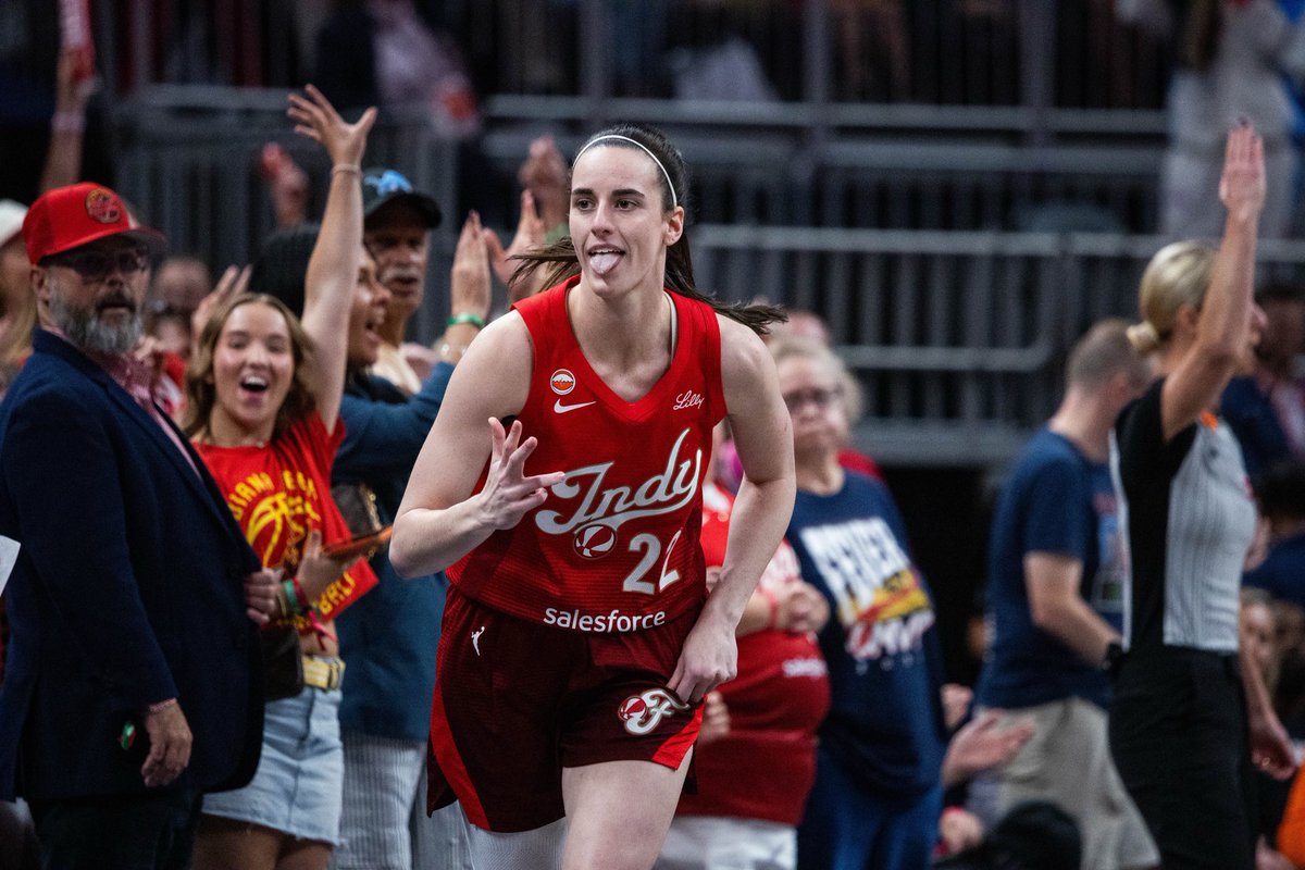 ActionNetworkHQ's tweet photo. Caitlin Clark tonight: 34 PTS | 12 AST | 6 3PM 🎯🔥

• 1st player in WNBA history with back-to-back 30P/10A games
• 5th 30P/10A game this season (more than rest of WNBA history COMBINED)
• Only player in WNBA history with 800 PTS &amp; 300 AST in a single season

UNREAL 🐐🤯 https://t.co/BCQsUb6YT1