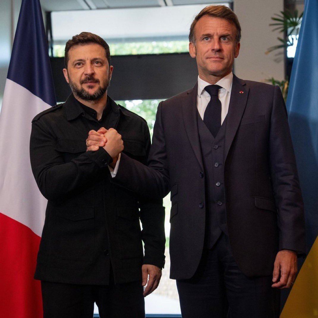 QTruth0_1's tweet photo. 🇫🇷🇺🇦 Do you believe Emmanuel Macron and Volodymyr Zelenskyy should be awarded the Nobel Peace Prize for their efforts on the international stage?

A) Yes 👍

B) No 👎

What do you think? 👇🧐 https://t.co/bd1uvyH9xv