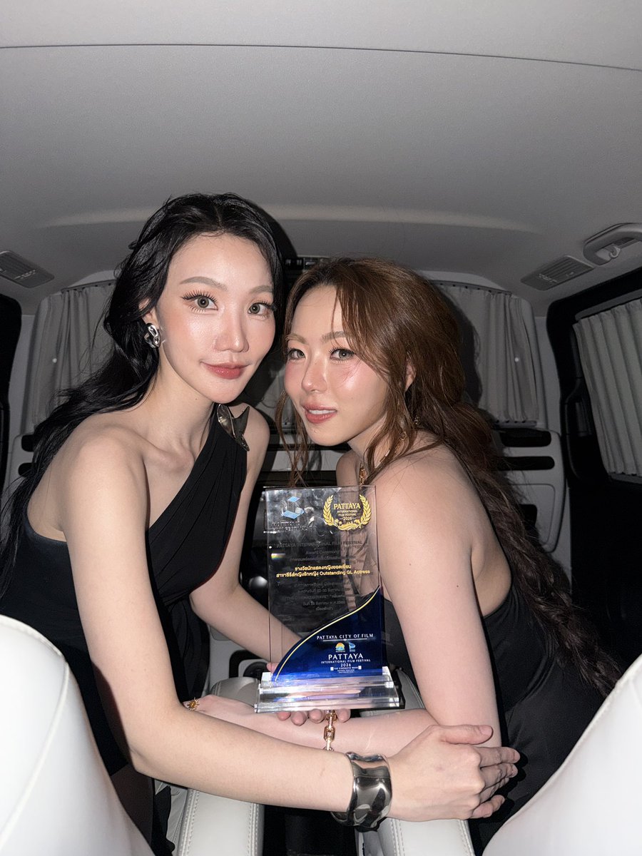 girlsloveinfo's tweet photo. Thai GL had a big night at the Pattaya International Film Festival 2026! 🏆✨
#HeartCodeTheSeries, #FayeAtom, #AtomMer, #TKNur, #BambamBaipor, #AppleMim and #EngfaWaraha were among the recognized names.
🔗 Read more https://t.co/31Q5HWN0Uf
#GirlsLove https://t.co/uJWLz0GyqX