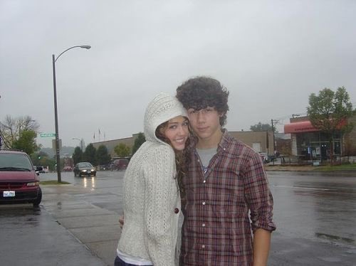 fo1k1orecabin's tweet photo. like it’s just kind of crazy #nileyforever https://t.co/GPXghJid8G