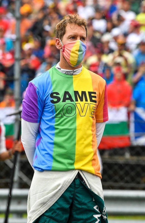 1991LECLERC's tweet photo. que a gente nunca esqueça o dia que o sebastian vettel levou  advertência da fia durante o gp da hungria em 2021

somente porque ele demonstrou apoio aos lgbt+ num país repleto de restrições contra a comunidade https://t.co/fJIGhzdXe7