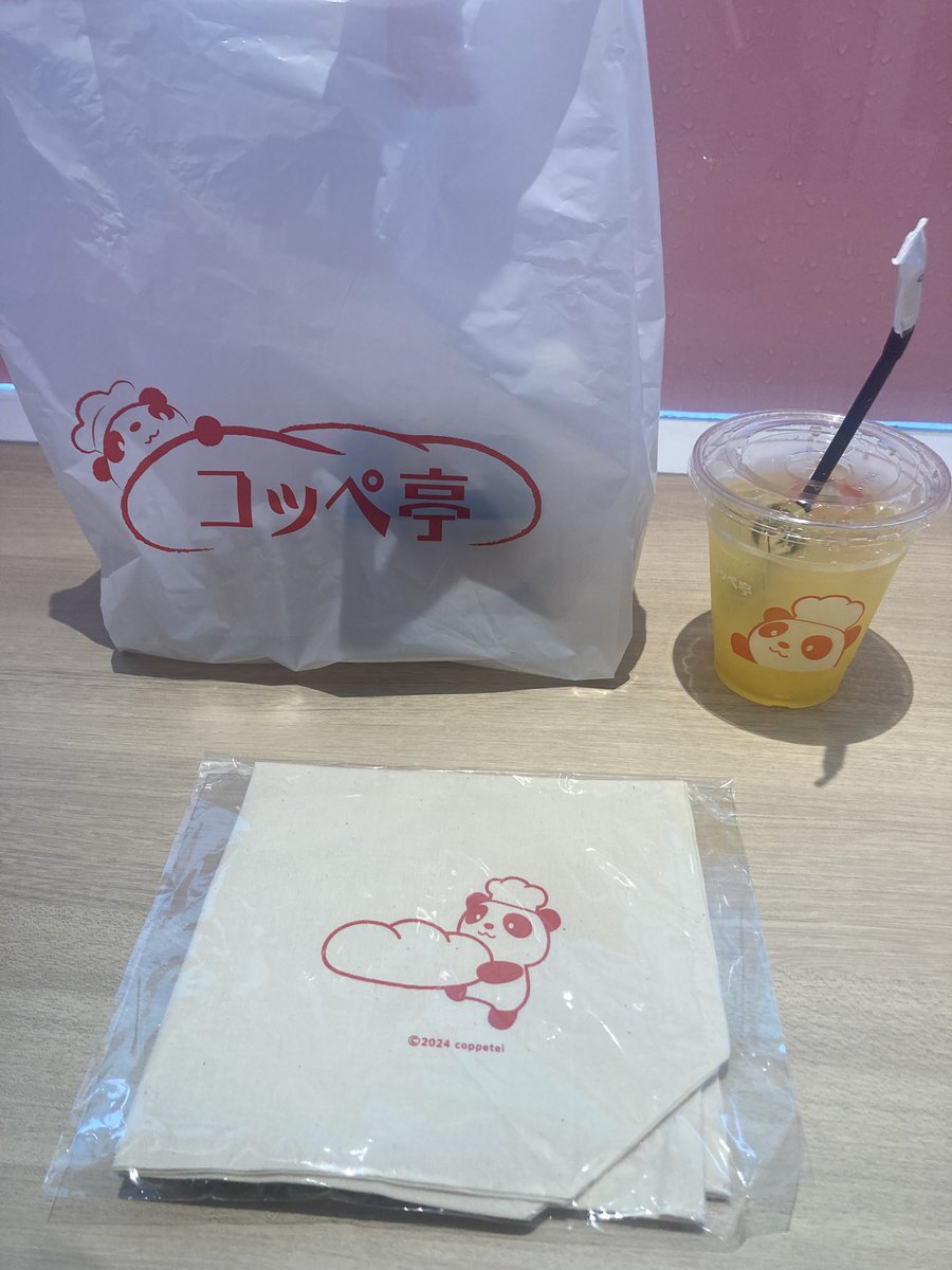 sauna2ki's tweet photo. 朝コッペにギリギリ間に合いましたw

スタンプラリー3周目なんとか到達する事ができて無事トートバッグGETです。

ラリー開催期間はたくさん来たような気がするw

またラリーは来年になるんかな？

楽しめたし美味しいパンとおにぎりに出会えて感謝です🙇‍♀️ https://t.co/BCbUDlvlPR