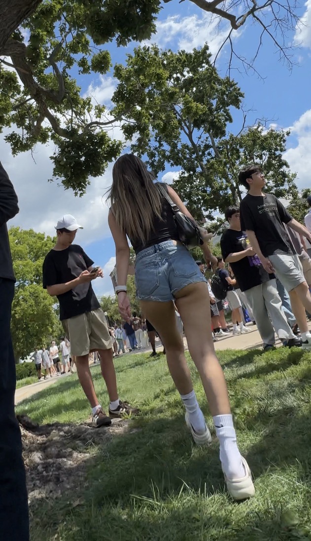 celebritymania's tweet photo. Thick bop in tiny denim shorts with that fat ass hanging out at the park 😈
Cheeks looking soft and round while she walks. Full set in bio 🔗
#PAWG #candids #candid #creepshot https://t.co/il2TSPEQ6k