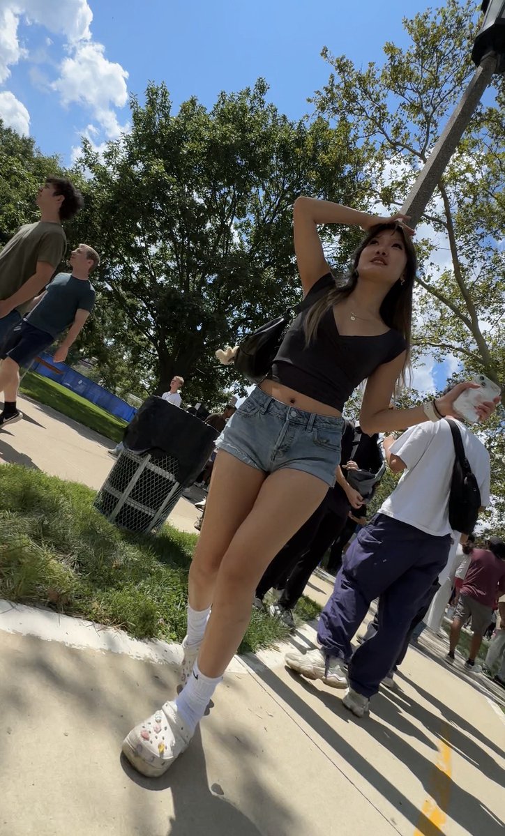 celebritymania's tweet photo. Thick bop in tiny denim shorts with that fat ass hanging out at the park 😈
Cheeks looking soft and round while she walks. Full set in bio 🔗
#PAWG #candids #candid #creepshot https://t.co/il2TSPEQ6k