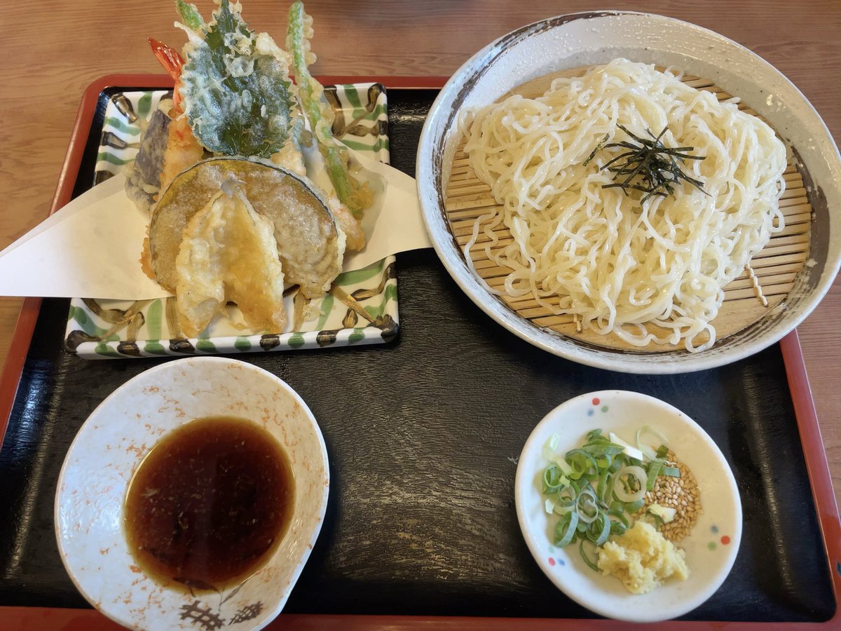 hi_sai_'s tweet photo. #白糸天ぷら定食　#甘木　#唐揚げも美味い  #松屋うどん　#リピ確定 https://t.co/vDN54pVuif