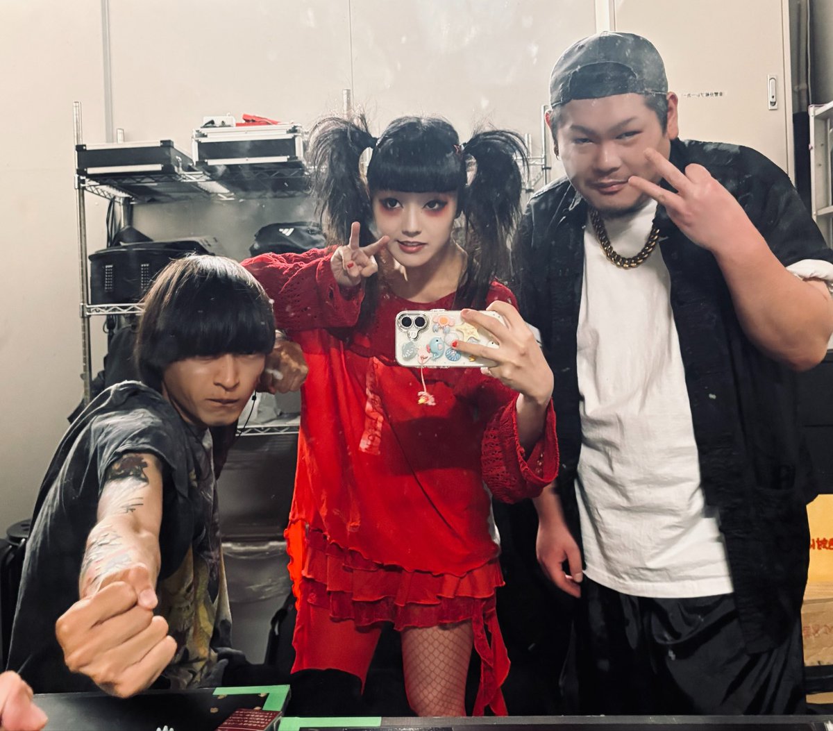 akaikurage_'s tweet photo. 昨夜は渋谷FOWSありがとう❤️
これ赤いくらげのポーズらしい(？)
次回は9月4日(金) SHIBUYA CYCLONE https://t.co/iODymXhqpS