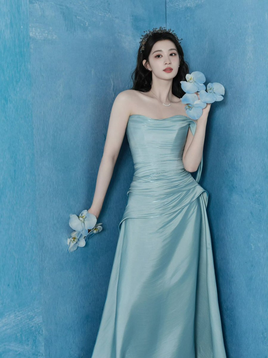 centlookbook's tweet photo. #WangChuran 王楚然 in Pearl Design for an Anmuxi brand livestream https://t.co/XlRXIAx3ag