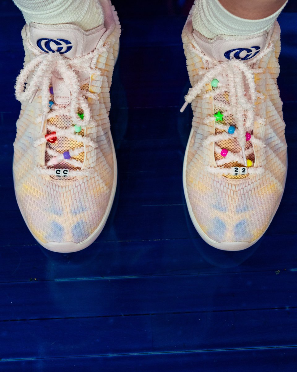 SoleRetriever's tweet photo. DETAILED LOOK: Nike Caitlin 1 “Friendship Bracelet” 🌈 @CaitlinClark22 

📷 @brilewerke https://t.co/xkIjeNA4lA