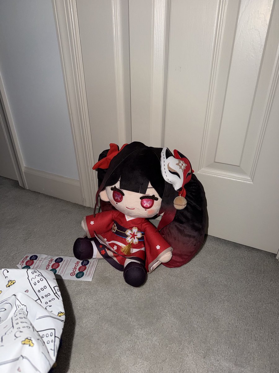 _NotObsidian_'s tweet photo. I wanna sleep with the Sparkle Fumo but I feel like I’ll ruin the fabric she has so she can just sit in head pat range https://t.co/tJEou3AWOb