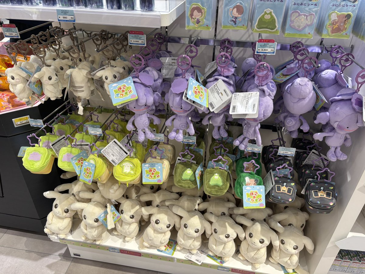 sayaluv's tweet photo. 違う用事でポケセン寄ったのに誘惑がすごい https://t.co/OG6ONxNU8L