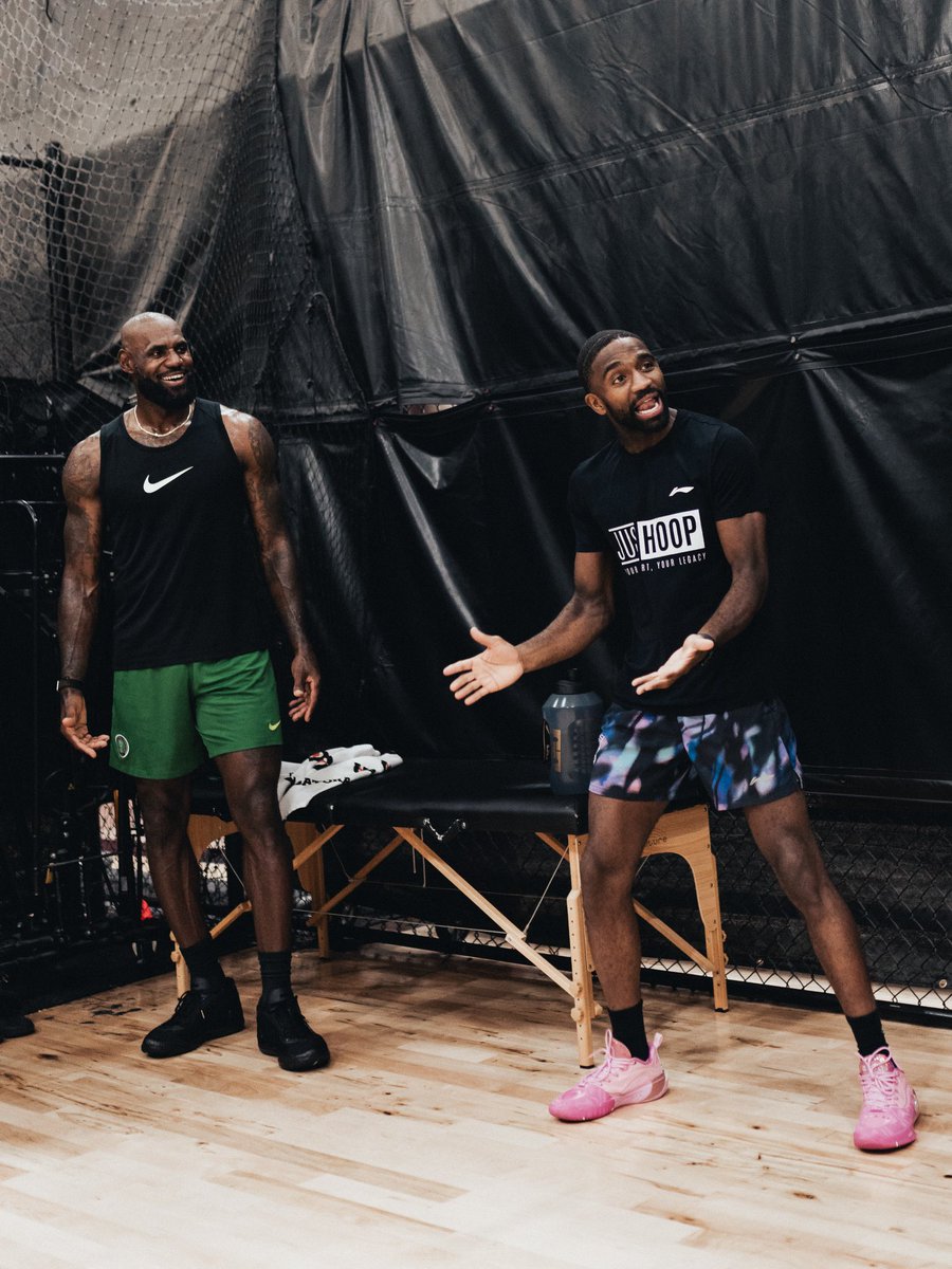 Bronupdates's tweet photo. LeBron James and Jaylen Brown in the lab together. 💪🏾🔥🔥 https://t.co/3VBkS4ECRo