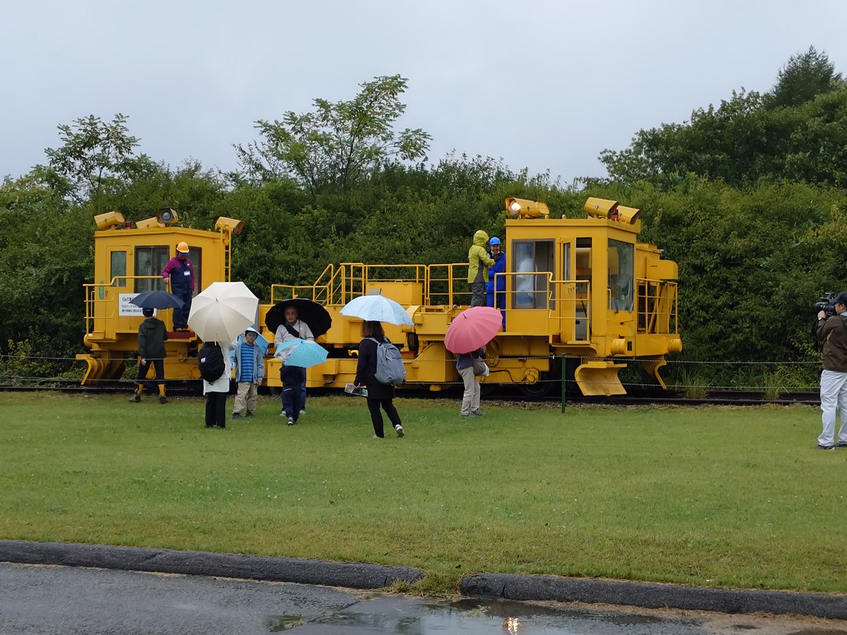 ALMA_Japan's tweet photo. 「名探偵コナン 隻眼の残像」にも登場した移動台車を本日は近くでご覧いただけます。@野辺山宇宙電波観測所 現地特別公開 2026 https://t.co/Ef6ChLdvB6