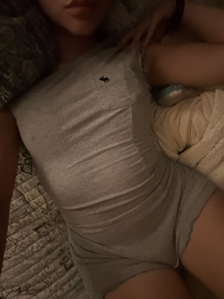 OohLaStella's tweet photo. My little dress 👗 #latina #pawg #legs #petite #manhandle #switch #cutie #onlyfans #sweetnsour #oral #mouthplay #tongue https://t.co/AFJSFqkqN4