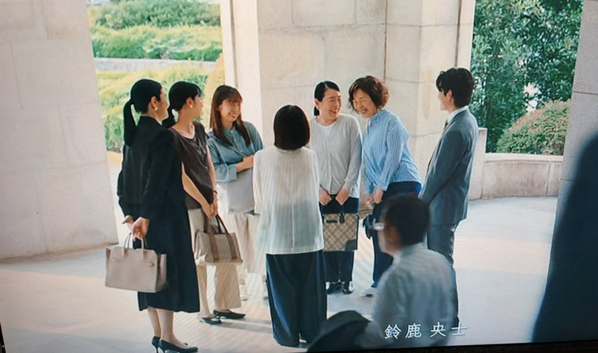 aoshima_muroi's tweet photo. 素晴らしい。本当に丁寧に作られている。派遣の中年女性への若い男性正社員のセクハラという難しい題材をちゃんと協力する男性もいることを含めて描いている。対立する所は男女ではない。権力を持つ者とそれを受け入れざるを得ない者だ。だからこそ助ける人は男女関係なく現れる。#リーガルビート https://t.co/cfe4ZTdhgT