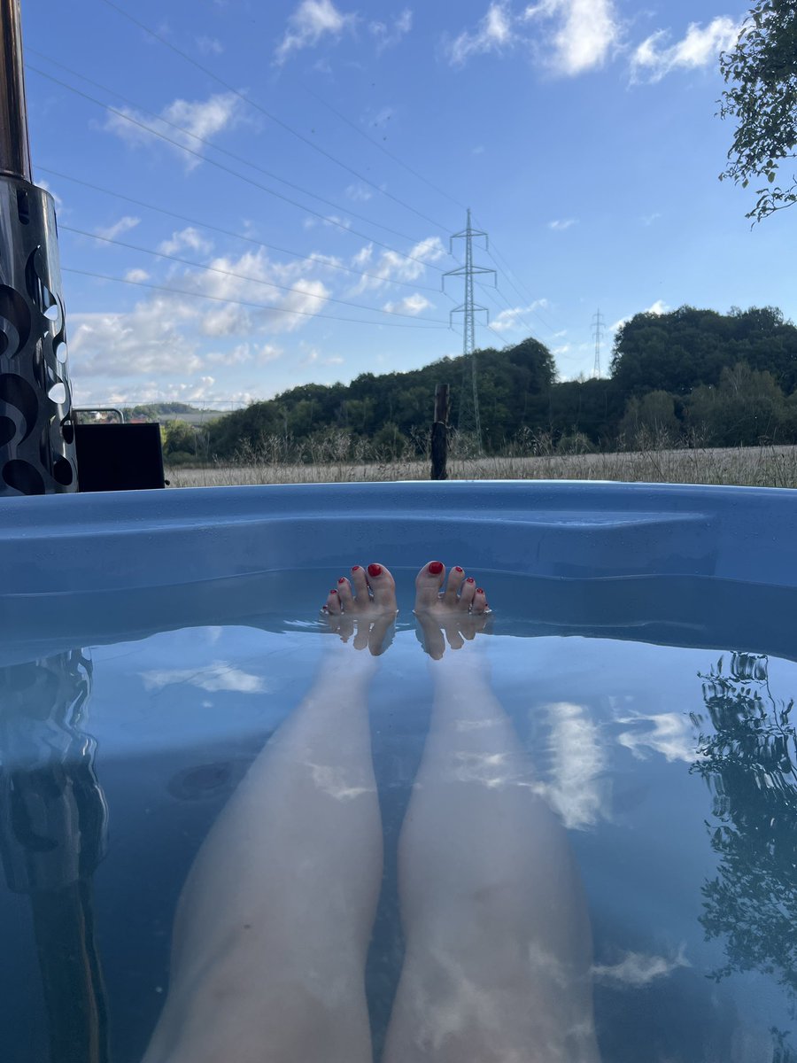 SoleDiary1's tweet photo. @FeetFinder Shiii https://t.co/Zg9zWpuGH3