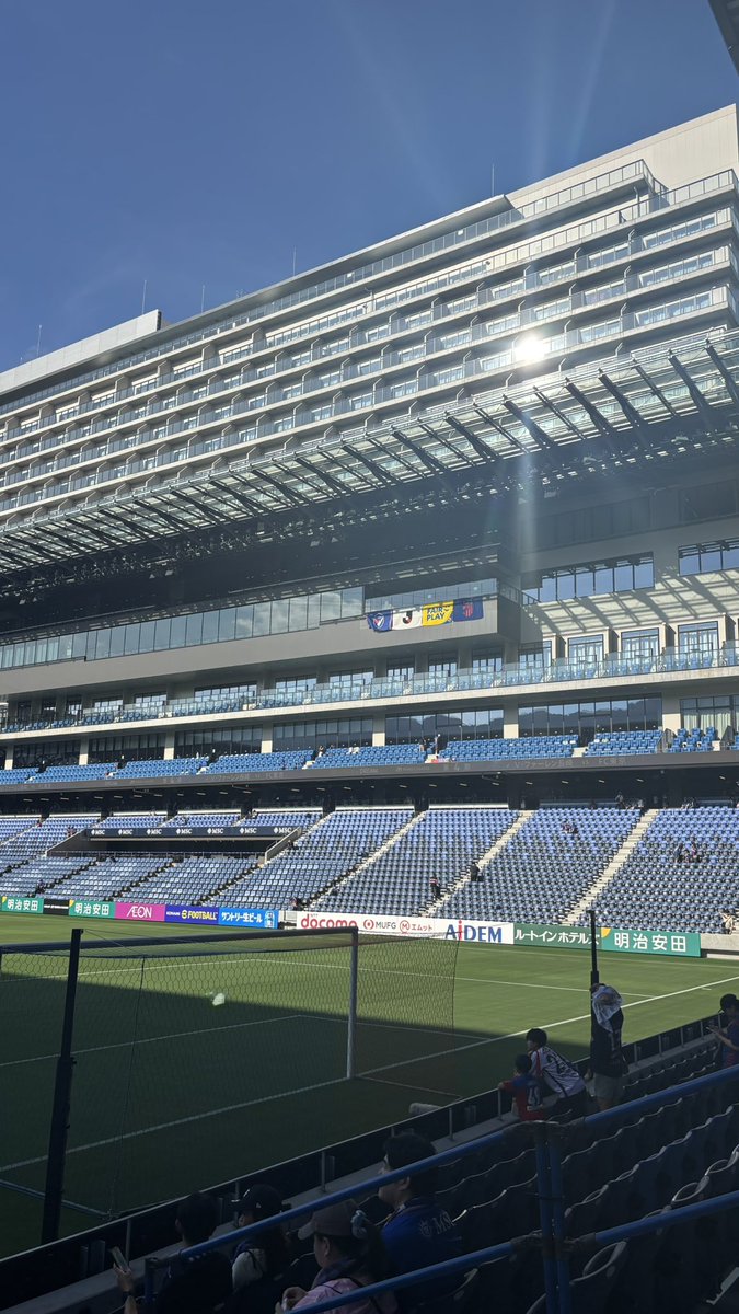 fct_maik's tweet photo. スタジアムシティ、長崎ピーススタジアムほぼ文句なし大満足なんだけど唯一の欠点見つけた
反射が眩しい https://t.co/uDERX4EBxB
