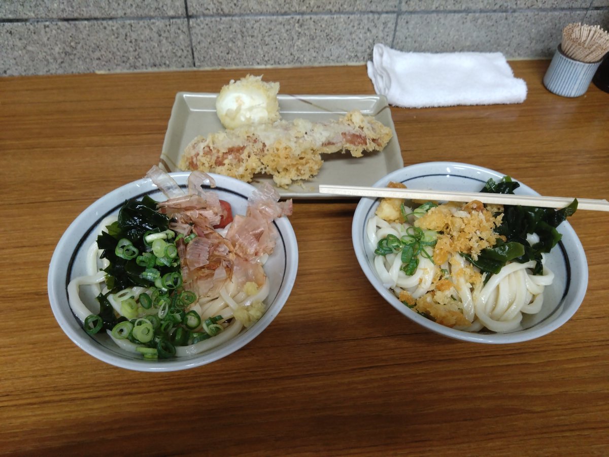 longlongago113's tweet photo. セルフうどんの店竹清（ちくせい）さん
天ぷらが揚げたてで卵天は中が半熟、ちくわ天は衣がカリッカリ
うどんの量が選べて
梅干し、わかめ、鰹節、ネギ、生姜、天かす、ごまをお好みで入れられます。
美味しかったです😋 https://t.co/JuzVf15tCC