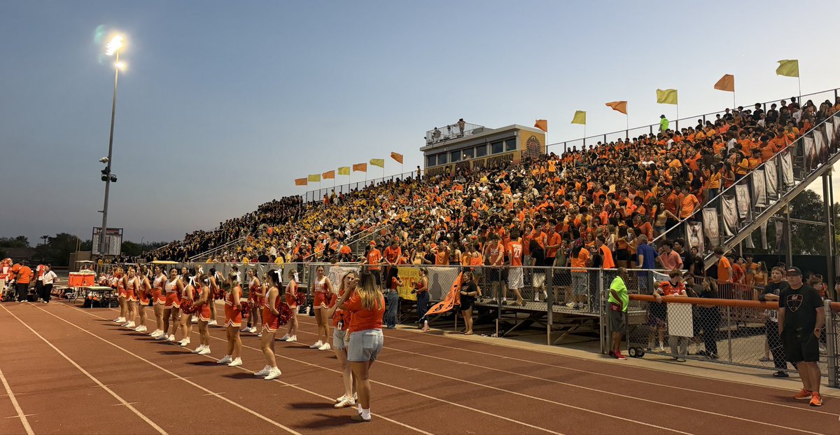 AaronFrana's tweet photo. Full house! The Aztecs open the season with a 58–0 victory over Valley Vista! 🏈🔥 #Aztecs #RollTecs https://t.co/SuvPjrs2YK