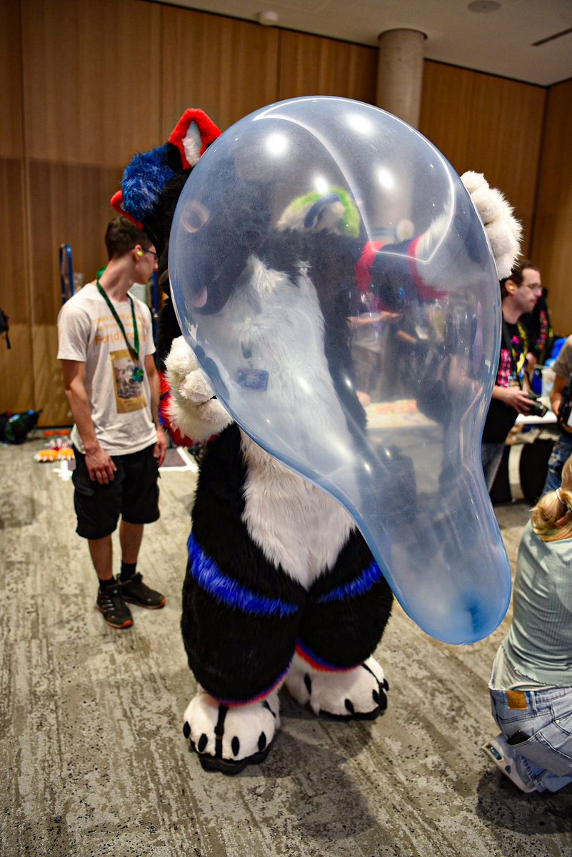 RyuxWolf's tweet photo. I’m taking this one with me for #squeakysaturday! 👀

pic by @Kiba_Wolfy https://t.co/l2FTEMCfdb