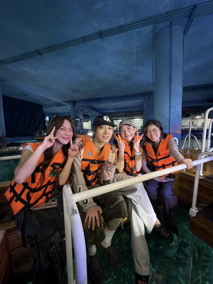 PPTT_1001's tweet photo. รายการก้อยนัตตี้ดรีมมาลงรูปกับน้องเตนล์ แล้วเขียนว่าเจอกันกี่ครั้ง เตนล์ก็ยังน่ารักเหมือนเดิมเพิ่มเติมคือ ตลกขึ้นมาก!

น้องเตนล์พัฒนาสกิลภาษาไทยเยอะมากกก แล้วคือเป็นคนตลกธรรมชาติ ตลกจริงๆ

#GoyNattyDreamXTEN
#TEN #TENLEE #เตนล์ #텐 https://t.co/KwhENbikWg