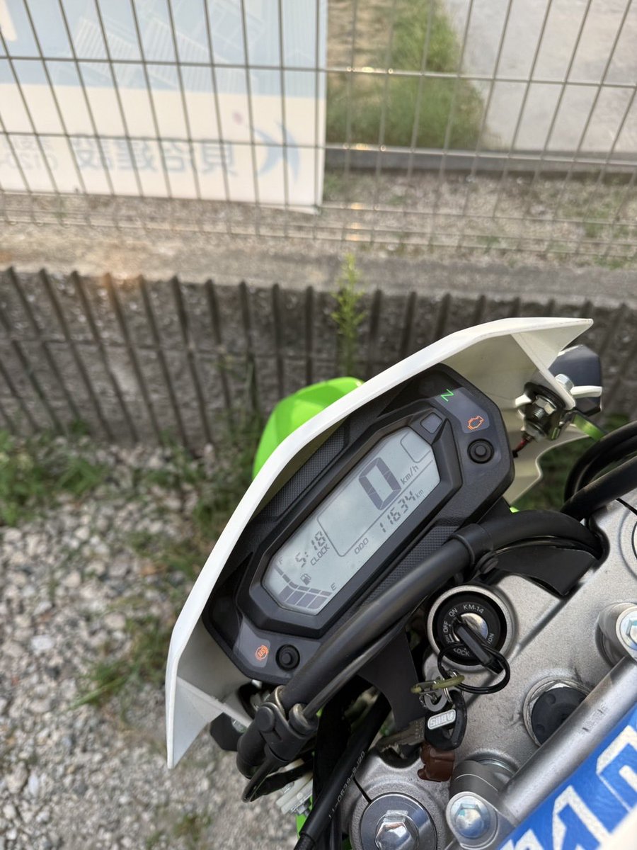 nagoya736k2's tweet photo. 会社の人がバイクを手放すみたいなので、欲しい方いませんか？
気になる方DMください！

SP忠男エキパイとサイレンサーを新品で購入後500キロくらい倉庫してます。

不具合特になしです。
拡散お願いします🙇

#バイク売ります
#KLX https://t.co/XBjrN7QEcA