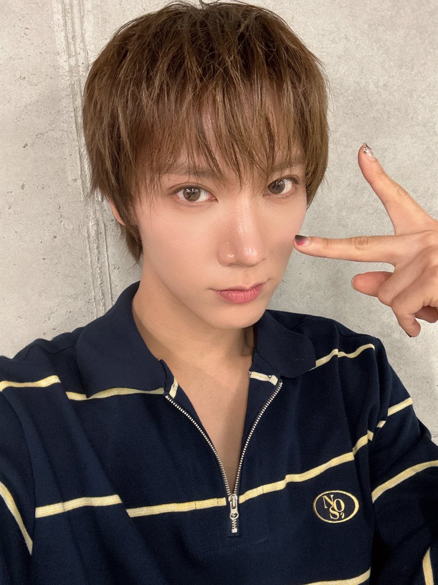 misskloss_1001's tweet photo. #TEN: See you guys on weverse live at 18:00 KST! https://t.co/xAnq9yeDSR