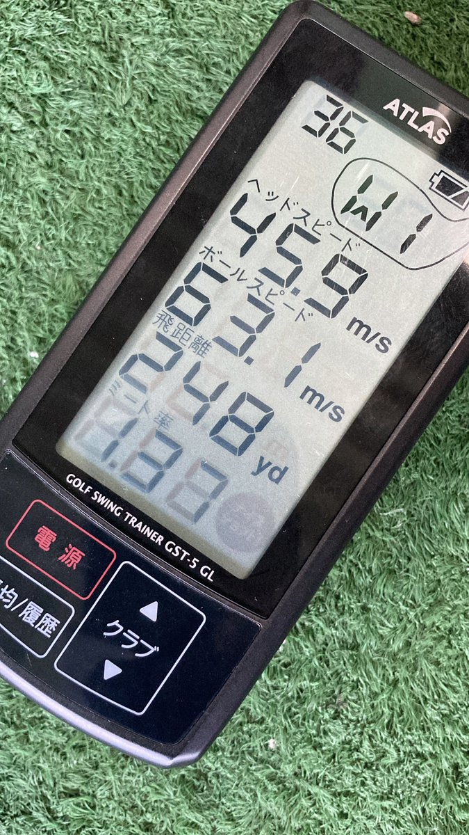 golkichigo's tweet photo. 雨予報だったのでラウンドは回避⛳️
アドレスが離れ過ぎてるからダウンスイングで右肩が突っ込んで引っ掛けやチーピンが出るのかも…🤔と思い、少し近付いてアドレス。あとはオーバースイングにならないよう腕と肩の三角形が崩れない位置まで上げるよう意識。トップがコンパクトに🏌️‍♂️いい感じ🙆‍♂️ https://t.co/rwgZuQmHLd