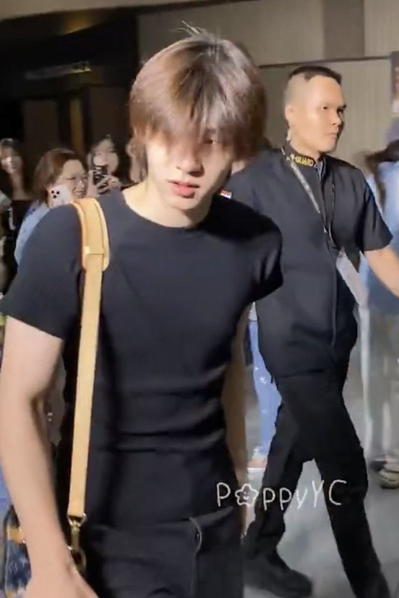 imyginkgo's tweet photo. แม่อนุญาตให้หนุมีเสื้อแบบนี้อีกร้อยตุวได้เลยนะลุก โคตรสะ https://t.co/lWIKFO7Z1X
