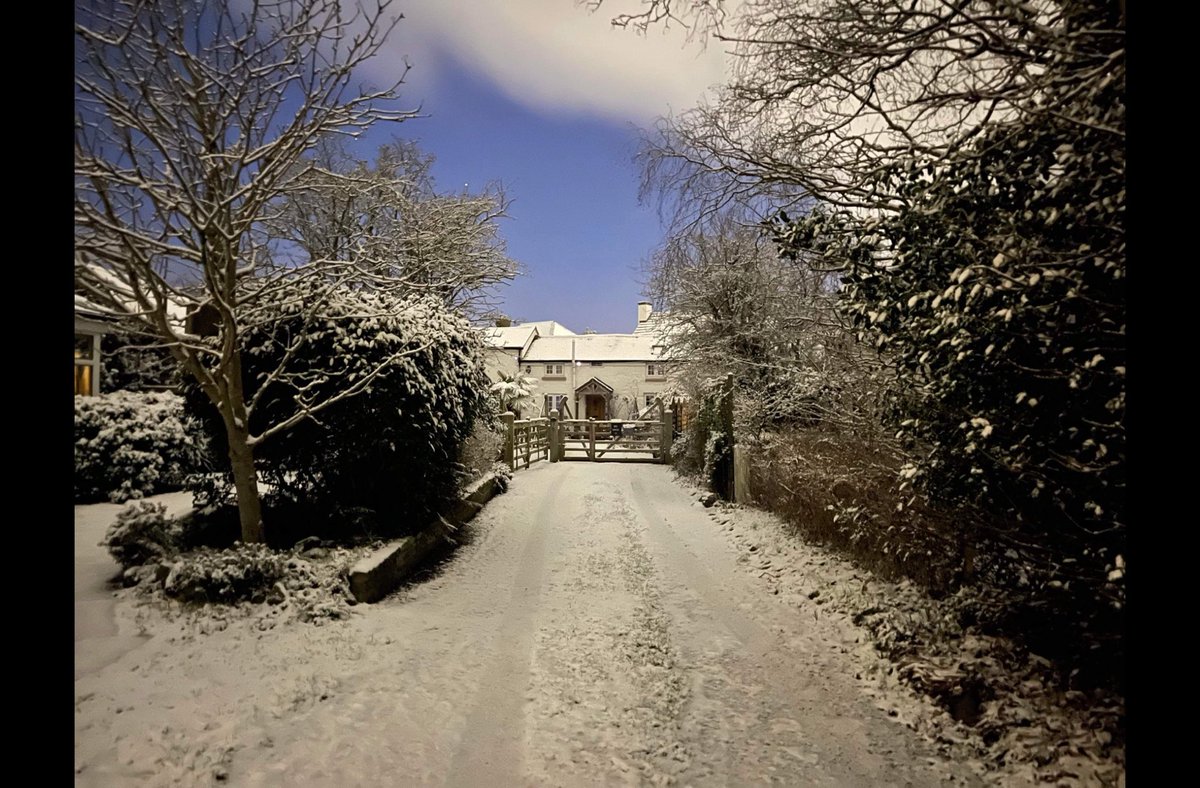 SueSal41757's tweet photo. @VinnieSull1van @BygoneBritain @PubHistoryTours I live in a very peaceful lane , the very end too so no traffic at all! https://t.co/SnfnnFUFha