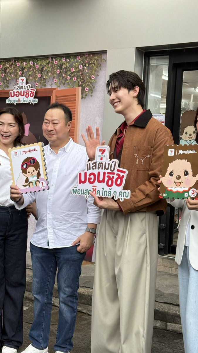 7ElevenThailand's tweet photo. จุดเช็คอินเซเว่นกับมอนชิชิบุ๊คและผู้บริหาร 

BOOK X 711TH SONGWAT

#711THMONCHHICHIxBOOK
#711THSTAMPXBOOK https://t.co/w1OxJ1UhiL