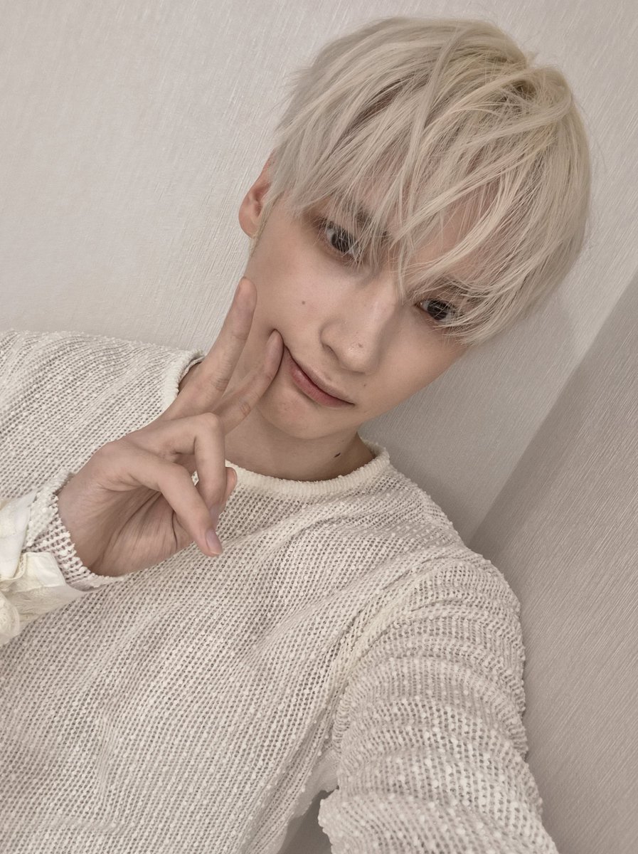 hyukalooks's tweet photo. [260820] huening kai weverse dm 💌 https://t.co/3usrfeZbfC