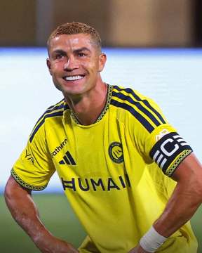 StakeV9's tweet photo. 📷📷| Cristiano Ronaldo scores career goal NUMBER 978! 📷📷 He now needs just 22 more to reach 1,000 career goals. 📷Watch exciting matches at Stake: https://t.co/Y4h75iHhyz https://t.co/2Vj1SZReAx