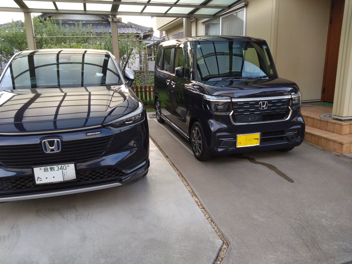 Mtaka52500547's tweet photo. 我が家のN-BOXが新車に!
最新型のメッキ仕様ではなく、シンプルなN-BOXカスタム(^^)デザイン的には、こちらの方が落ち着く
#N_BOX https://t.co/A4D7OEug5b