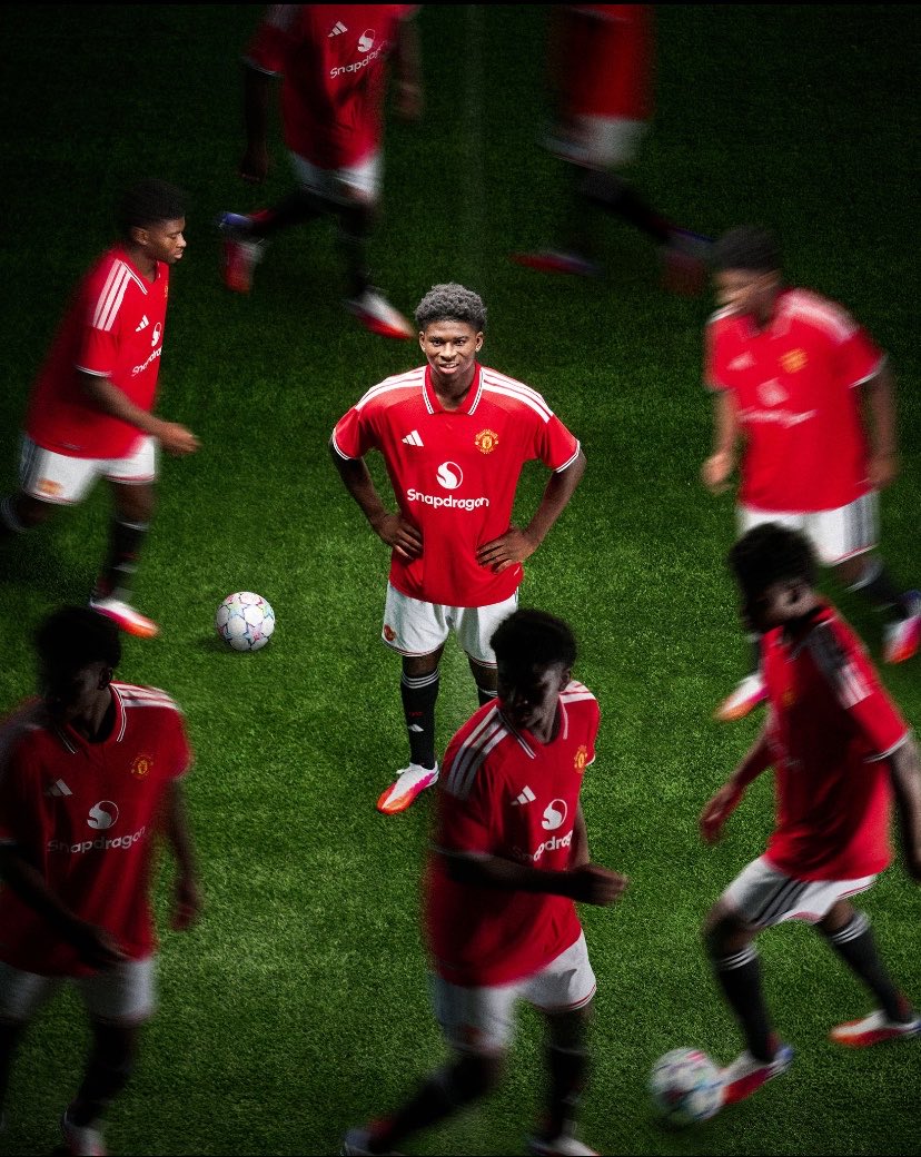 omahmaskedwife's tweet photo. Baleba hasn’t even properly kicked a ball for Manchester United yet and I’ve already included him in my starting XI for the next 5 years😭❤️ https://t.co/9w95DxOA7U