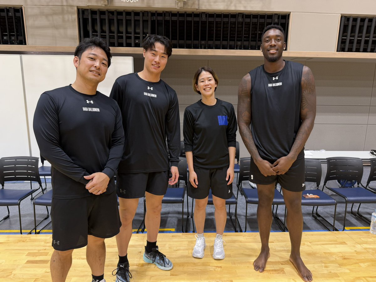 SagaBallooners's tweet photo. このメンバーといえば…🤭🛫❤️‍🔥

#佐賀バルーナーズ #ナシール・リトル 選手 #内尾聡理 選手 #阿蘓宗之 AC #長崎ヴェルカ #阿部桃二香 通訳 https://t.co/qey8QYtUEa
