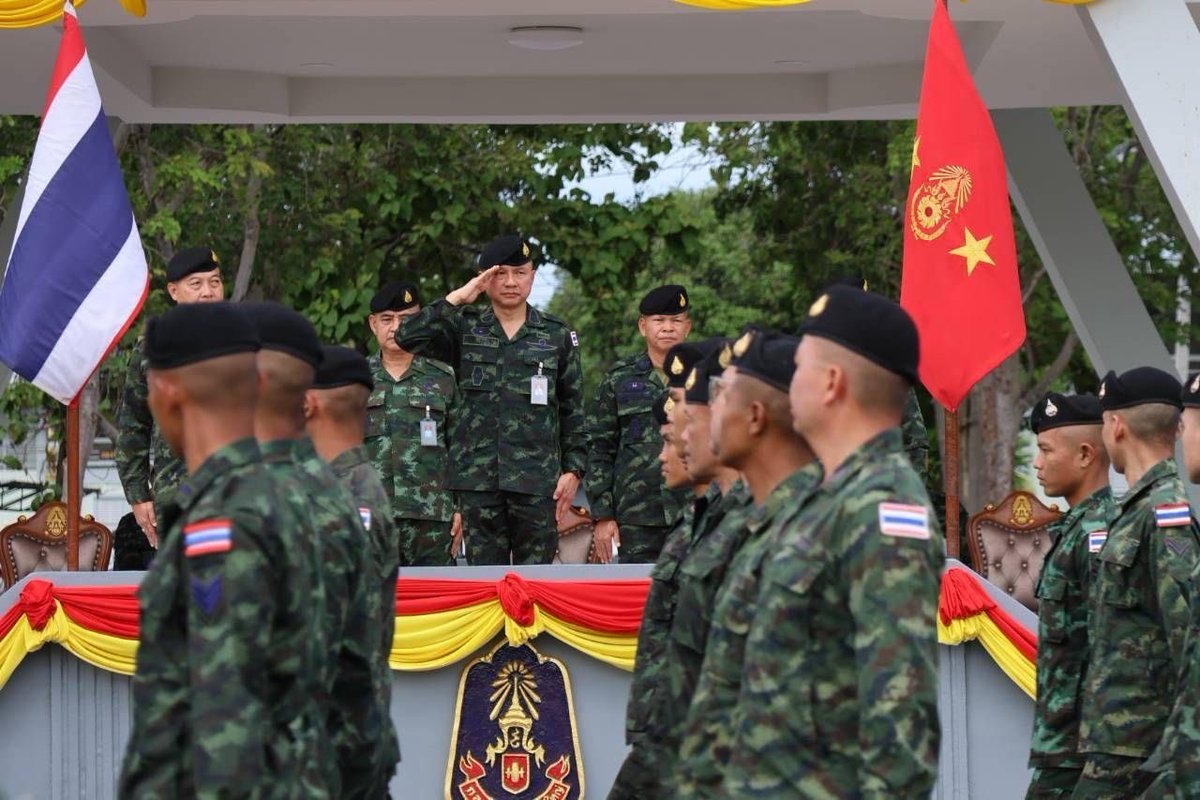Army_Artillery's tweet photo. เมื่อ 27 ส.ค. 69 ผบ.พล.ป. เป็นประธานในพิธีเปิดการฝึกสวนสนามภายในหน่วย พล.ป. ประจำปี 2569 ณ สนามกีฬา พล.ป. เพื่อเป็นการเสริมสร้างอุดมการณ์ ความพร้อมรบทางทหาร ปลูกฝังระเบียบวินัย สร้างความสามัคคี ฝึกความอดทน และพัฒนาบุคลิกภาพให้กับกำลังพล https://t.co/YW4emYJosR