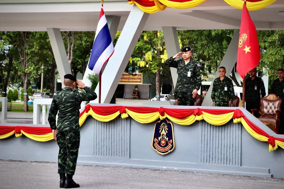 Army_Artillery's tweet photo. เมื่อ 27 ส.ค. 69 ผบ.พล.ป. เป็นประธานในพิธีเปิดการฝึกสวนสนามภายในหน่วย พล.ป. ประจำปี 2569 ณ สนามกีฬา พล.ป. เพื่อเป็นการเสริมสร้างอุดมการณ์ ความพร้อมรบทางทหาร ปลูกฝังระเบียบวินัย สร้างความสามัคคี ฝึกความอดทน และพัฒนาบุคลิกภาพให้กับกำลังพล https://t.co/YW4emYJosR