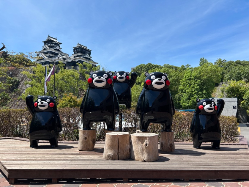 ikyokudaisuki's tweet photo. 熊本県伝統工芸館、フォトスポットとして完璧すぎて笑った。城までちゃんと写る。 https://t.co/xJXgXGj4qs