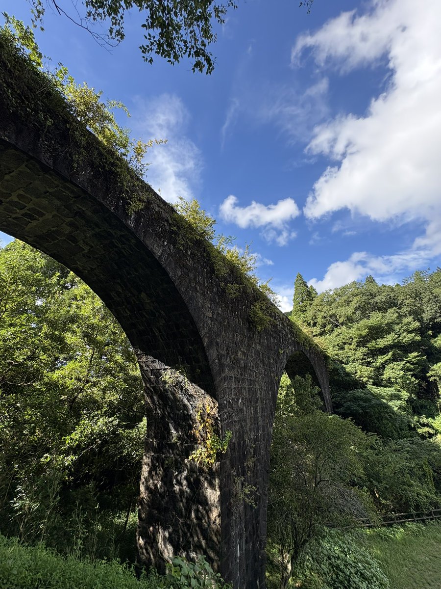 kunzhzrt's tweet photo. かつて木材を運ぶ線路があった石造りのアーチ橋 https://t.co/EGfpQKYtC0