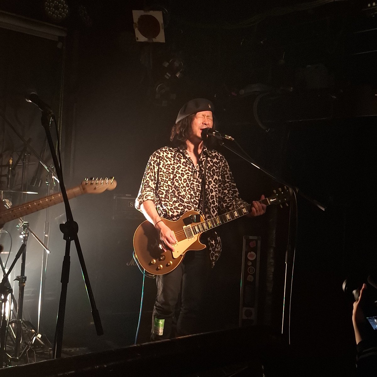 kinotaku666's tweet photo. 昨日は高円寺にてカントクの新バンドのLiquor Love Store観てきた。

久しぶりに観たがカントクのギターと歌は色気あって素敵ですな。

#liquorlovestore #リカラブ https://t.co/xfsVS66AWx