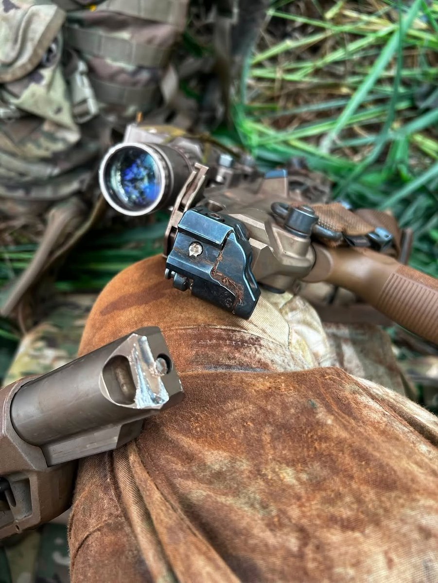 TheDeadDistrict's tweet photo. The Broken buttstock of a SIG M7 during the blank iteration of CALFEX (Combined Arms Live Fire Exercise). It encountered a failure to extract, so the operator mortared the weapon to extract the stuck cartridge casing and snapped the stock tube screw clean off. The operator reportedly struck the stock on the ground twice, causing the screw to snap.