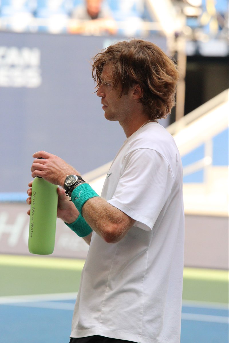 courtviewmag's tweet photo. These are out of focus and unedited but Rublev is saying hiiiiii❤️👋🏻 https://t.co/pbRRhBULZv