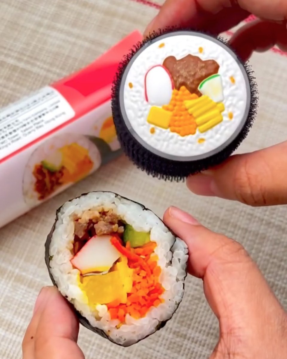 gihaha78900's tweet photo. 홍콩 세븐일레븐 김밥 헤어롤 ㅋㅋㅋㅋ

김밥 2줄 사면 이거 준다던데…??

우리나라도 이거 하자고!! https://t.co/q1EDj8Yrhp