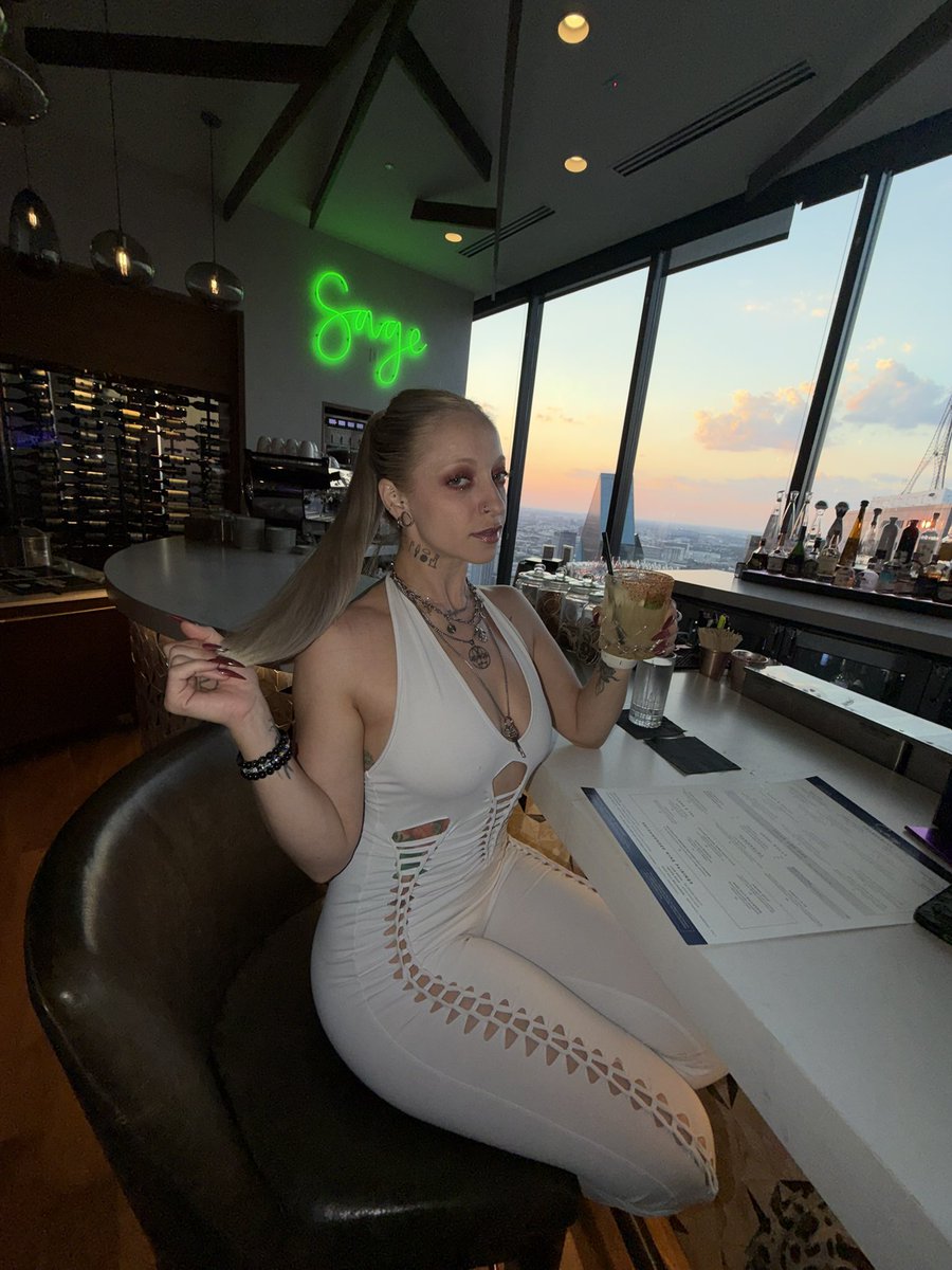 CometVega's tweet photo. Drinks and views for a goddess🌅 https://t.co/kJCXV0kvhA