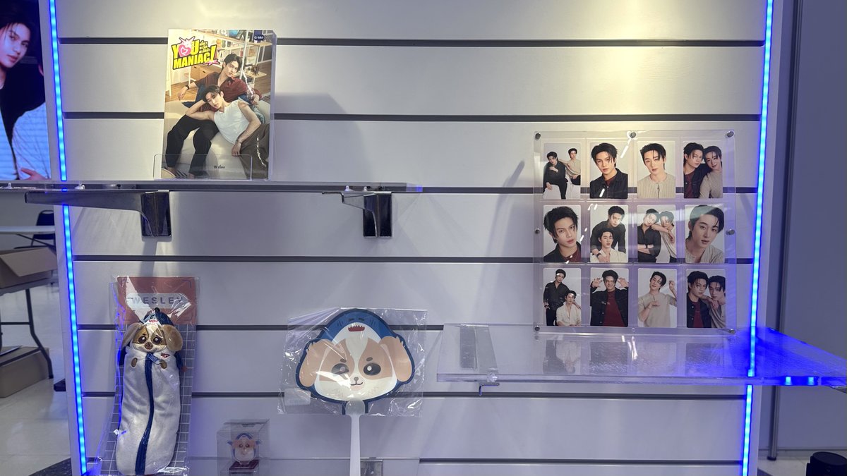 GmmtvShop's tweet photo. บูธ GMMTV OFFICIAL MERCHANDISE ในงาน You Maniac Opening Night เปิดแล้ว มาช้อปกันซะให้บ้าเลย

GMMTV OFFICIAL MERCHANDISE BOOTH
29 August 2026
10:00 AM onwards
MCC HALL FL. 3, THE MALL LIFESTORE BANGKAPI

#YouManiacSeries
#GMMTV https://t.co/Kd36T0M4v5