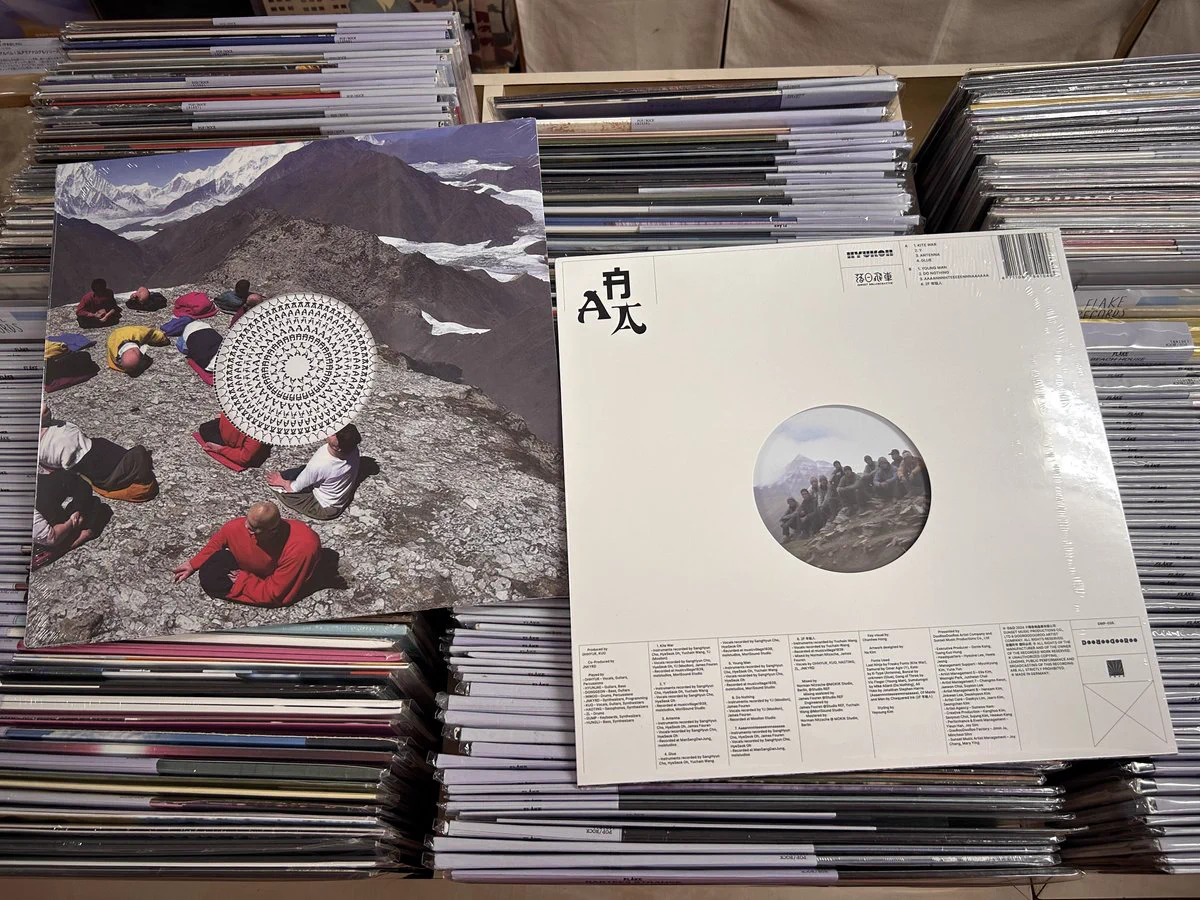 レコード屋 в X: „貴重盤。 アジアを代表するバンド2組の様々なセンス