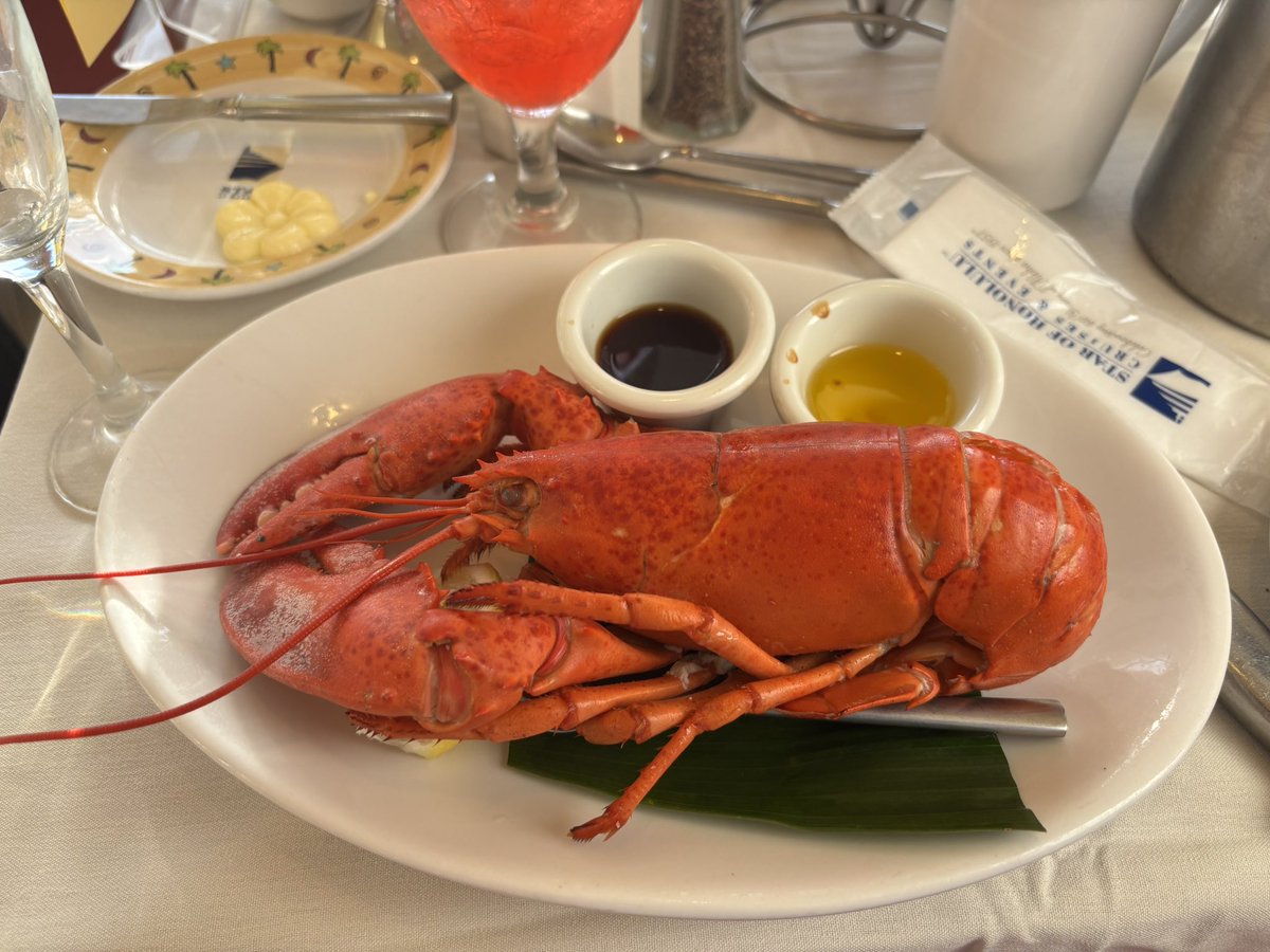 Mr_abfly's tweet photo. 白い波とワイキキビーチ♪浮かぶ浮かぶディナークルーズ♪ https://t.co/kViyzVLbpE