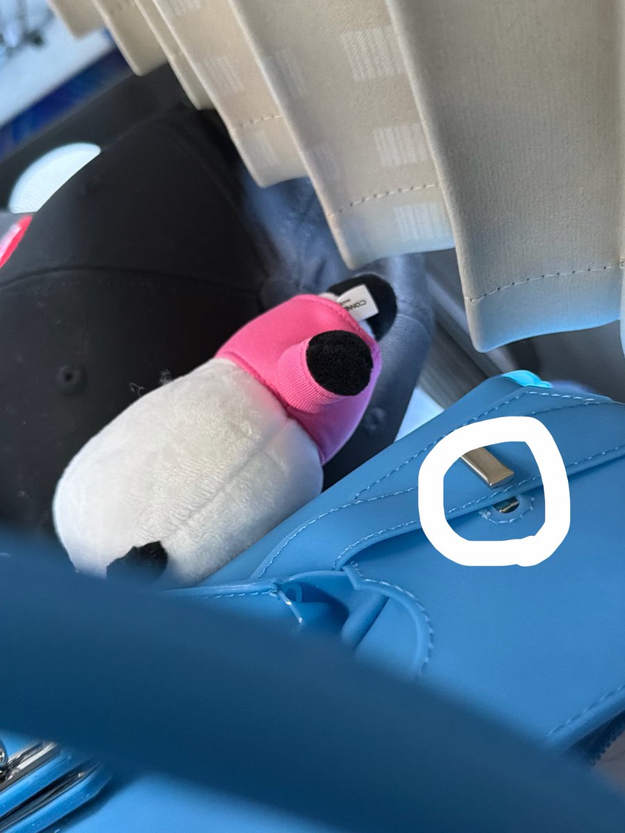 dt_1028's tweet photo. ここにTマネーカードのキーホルダー付けてたら、まさかの上側が空いてて家出て秒で無くし物したт_тかわいかったのにт_т https://t.co/GjNQipgPMV
