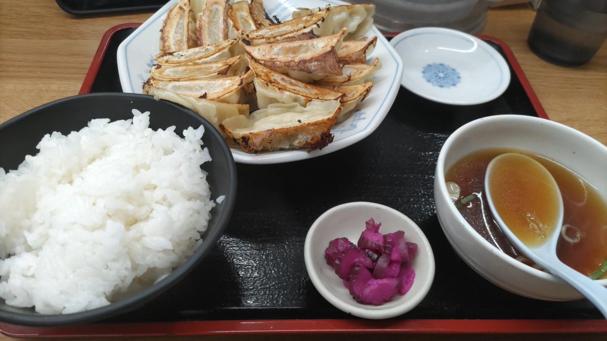 hgw_a's tweet photo. お昼は福しんの餃子100円デーを利用。
通勤ルートが変わってから平日にあまり寄れなくなった https://t.co/QX8t461RMO