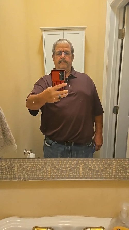 darkachiever0's tweet photo. How much for FaceTime https://t.co/7fNMygykHS